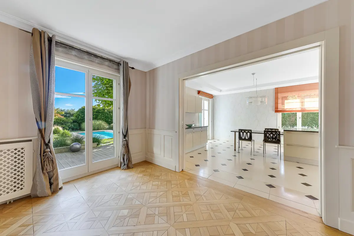 Propriété de prestige entourée de verdure à Lausanne