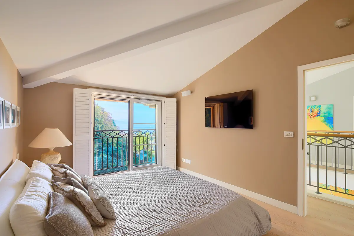 Villa d’exception avec vue imprenable, entre lac et nature