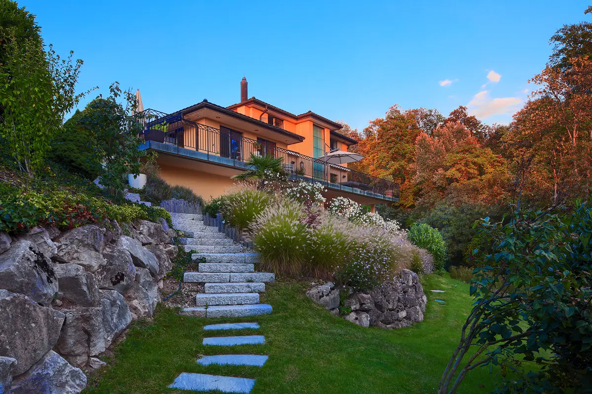 Villa d’exception avec vue imprenable, entre lac et nature
