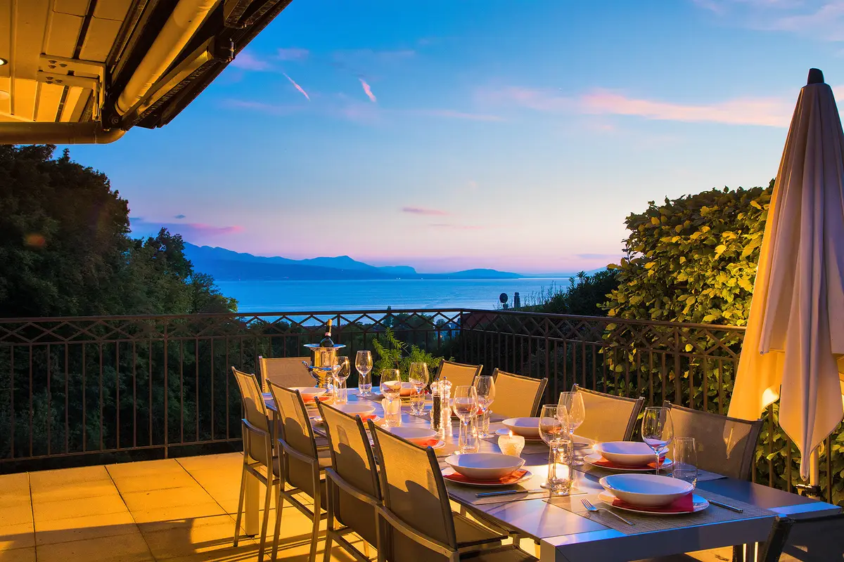Villa d’exception avec vue imprenable, entre lac et nature