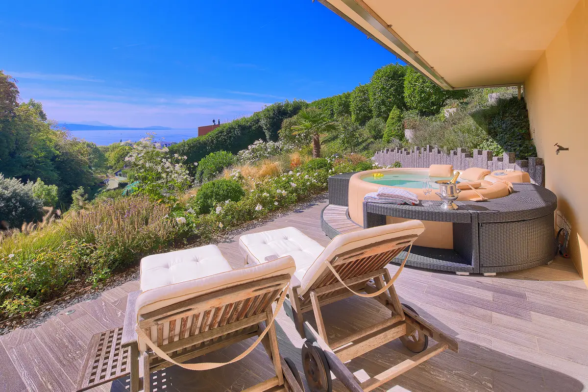 Villa d’exception avec vue imprenable, entre lac et nature