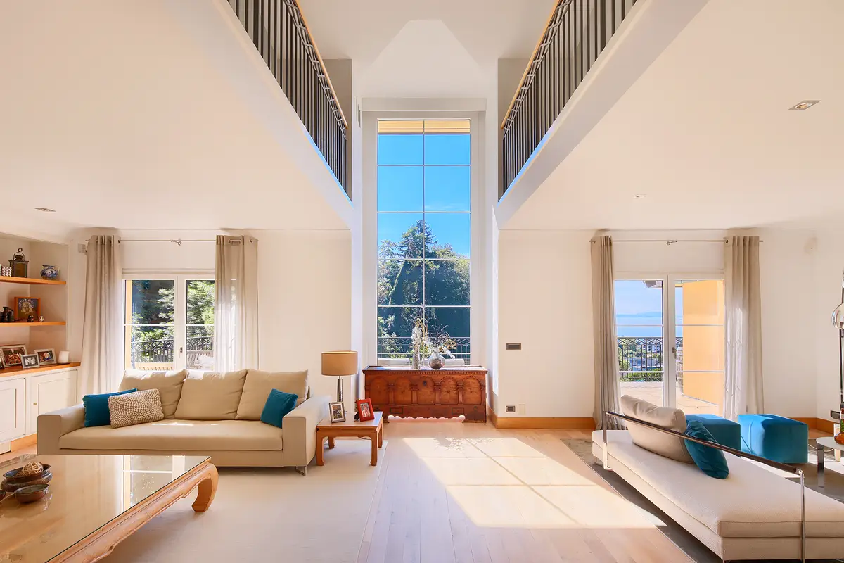 Villa d’exception avec vue imprenable, entre lac et nature