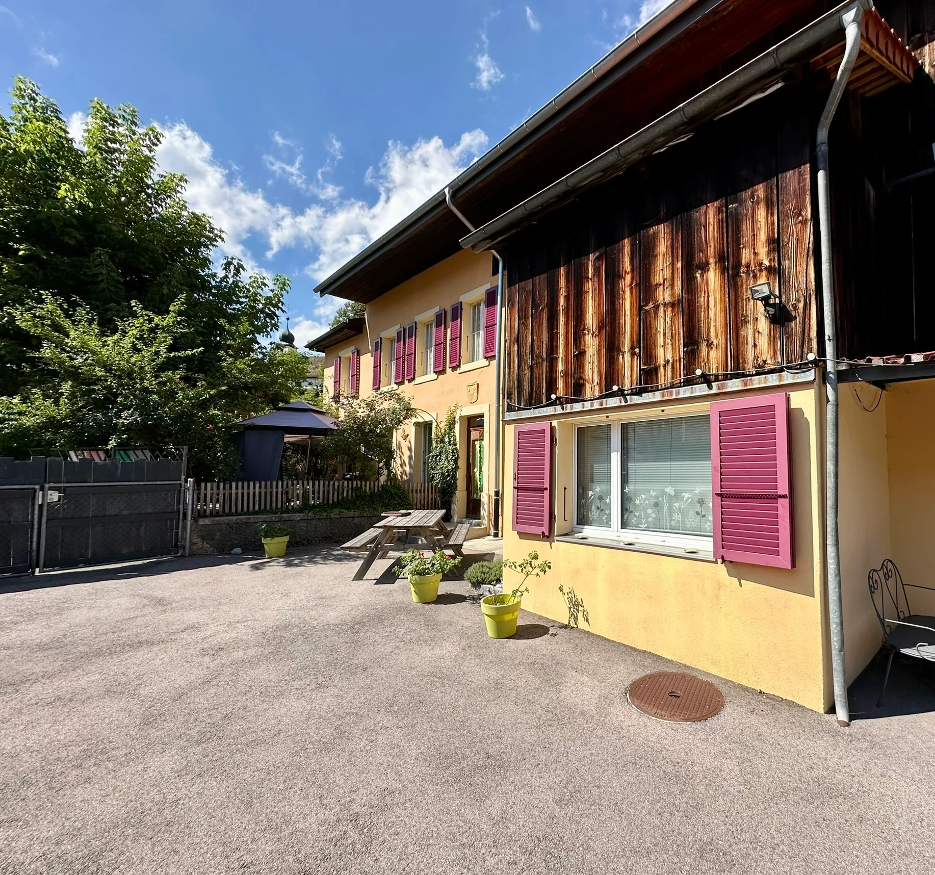 Maison de caractère avec rural et verger au c?ur du village