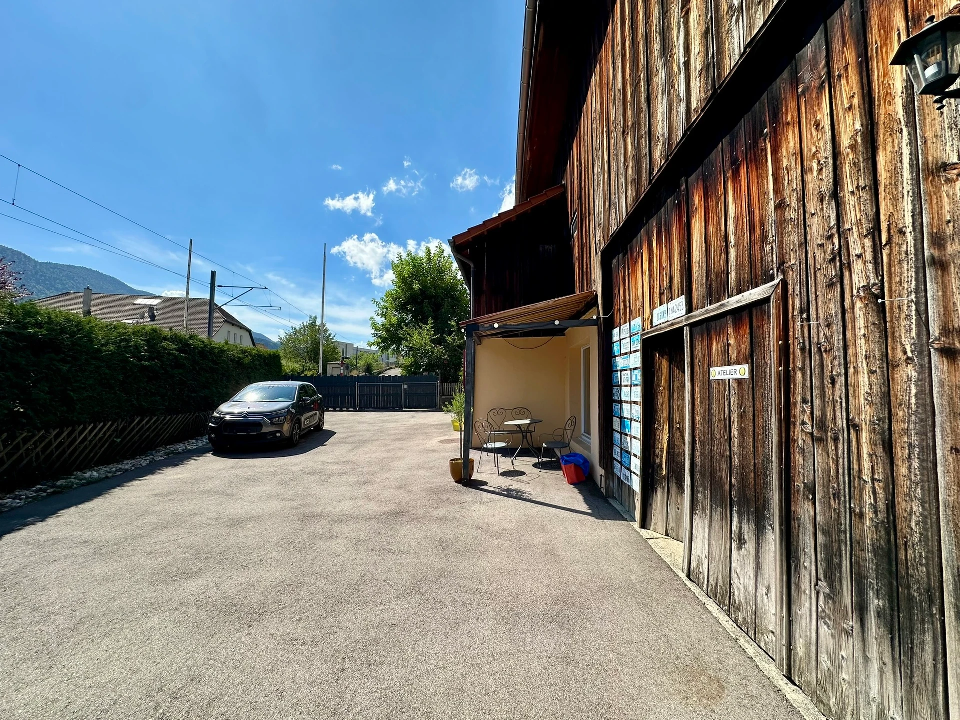 Maison de caractère avec rural et verger au c?ur du village
