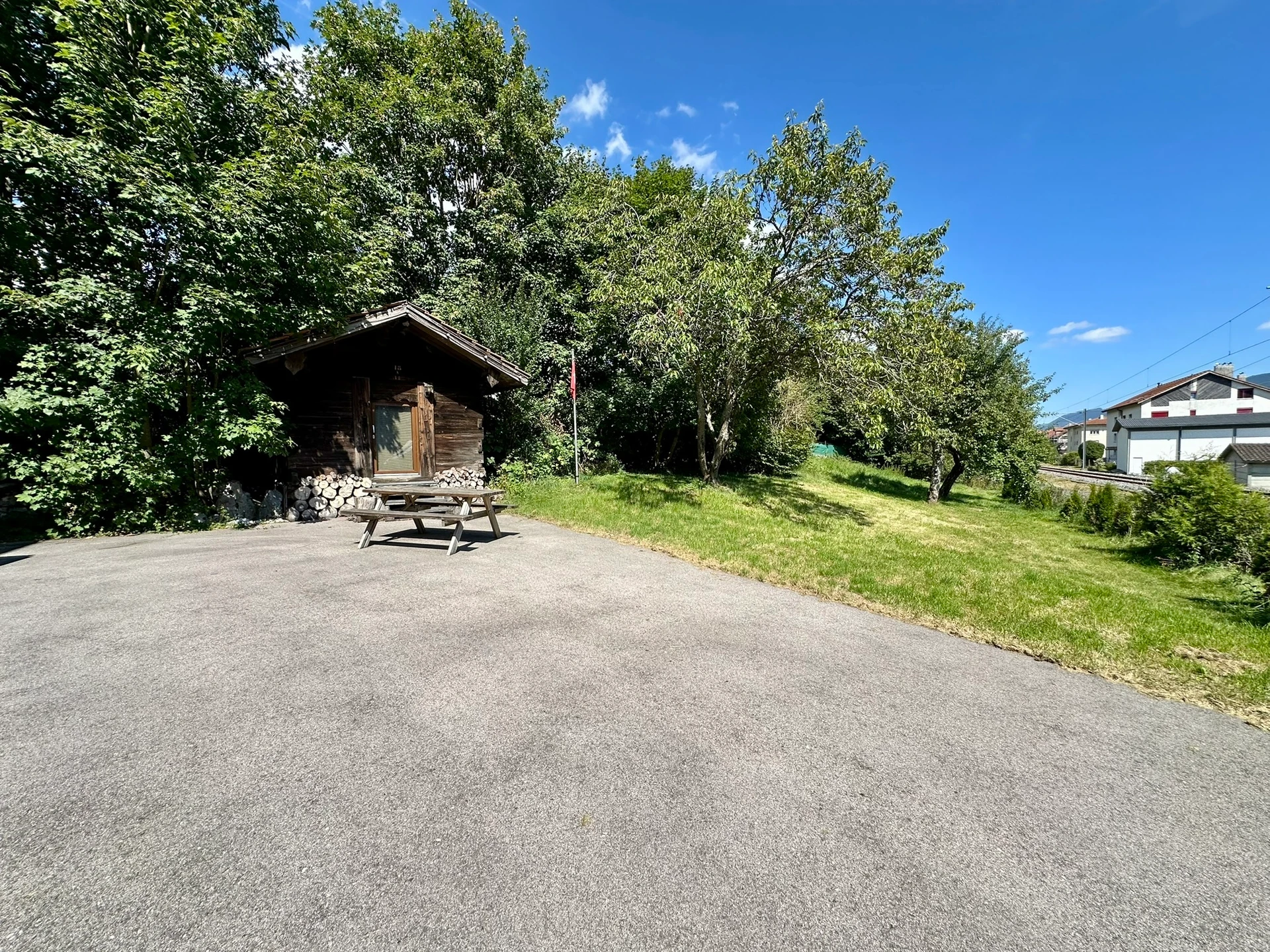 Maison de caractère avec rural et verger au c?ur du village