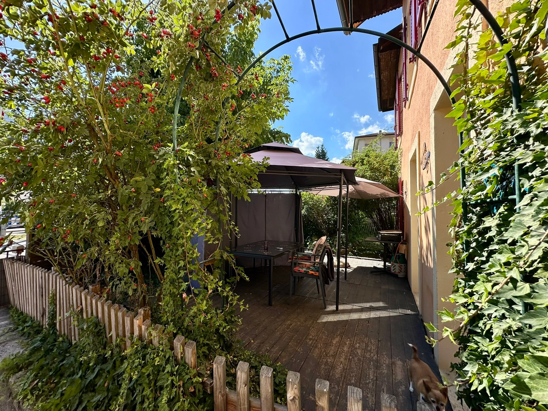 Maison de caractère avec rural et verger au c?ur du village
