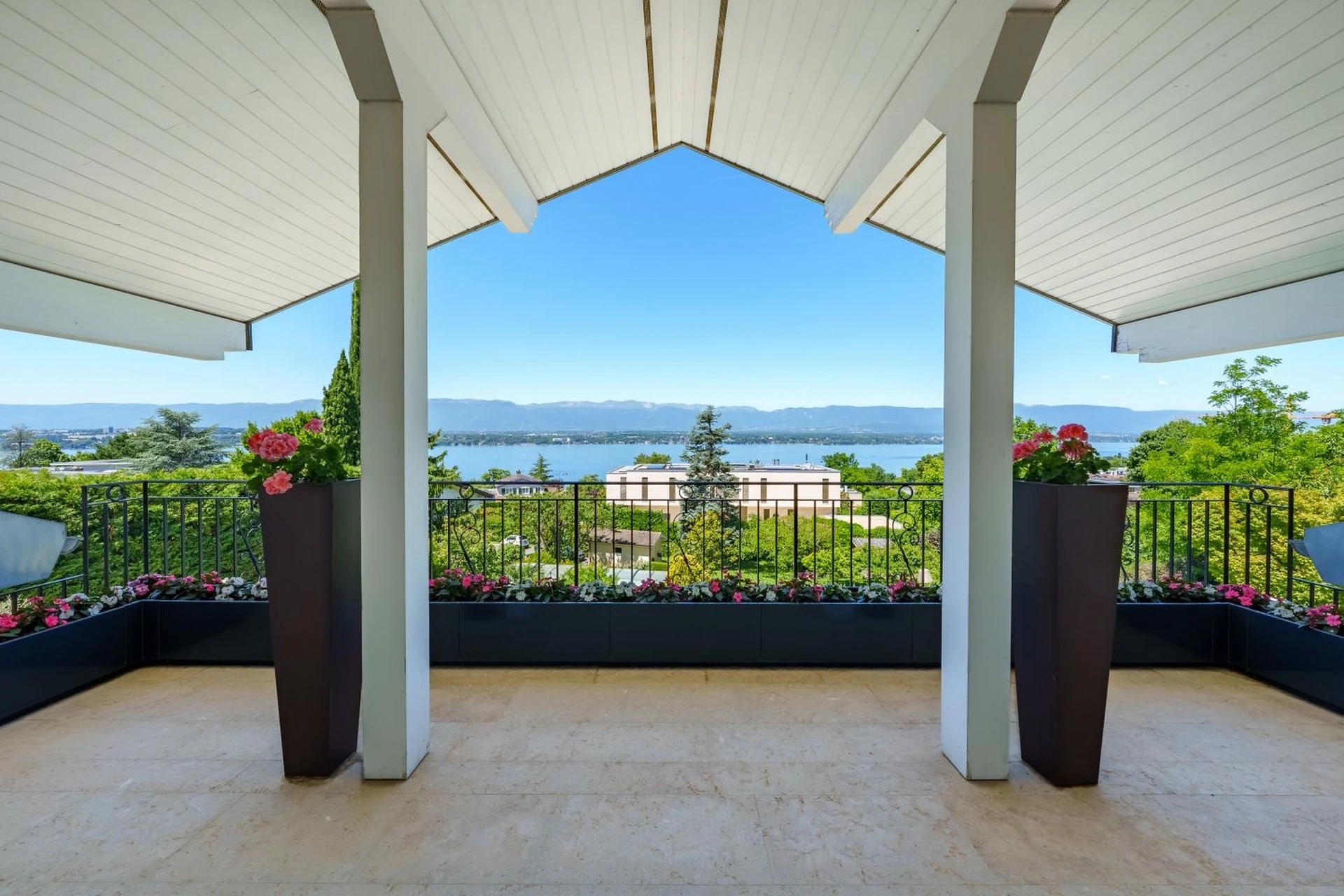 Villa d’exception avec vue lac, piscine et prestations haut de gamme à Cologny