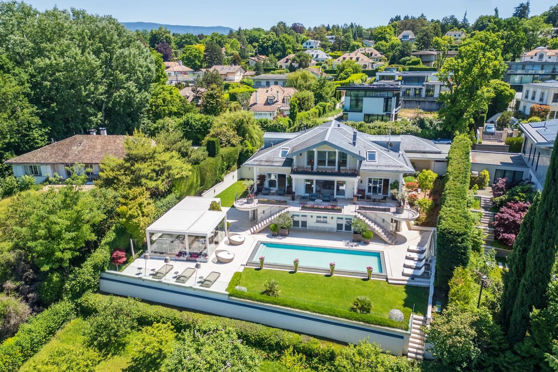 Villa d’exception avec vue lac, piscine et prestations haut de gamme à Cologny