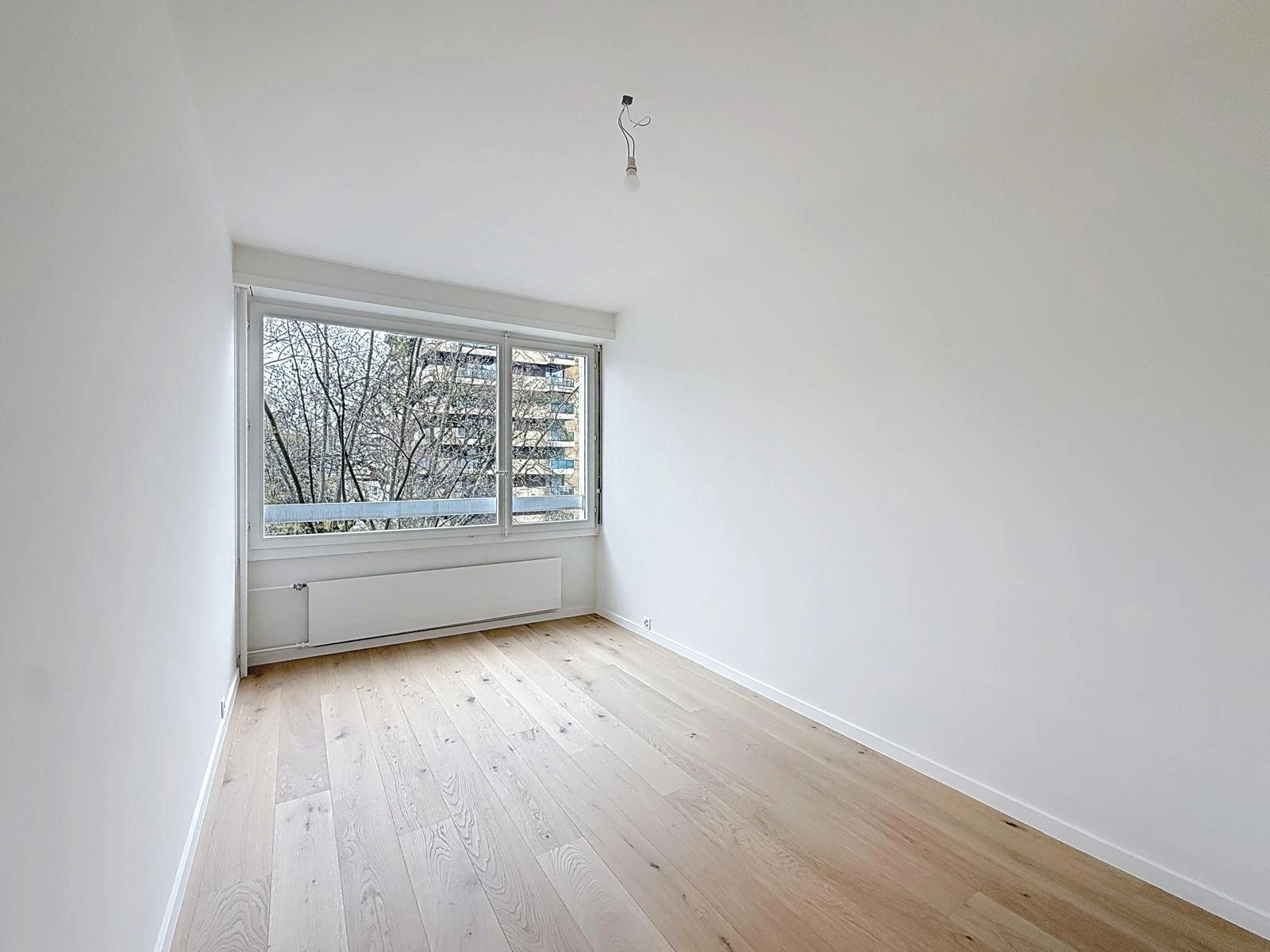 Champel / Parc Bertrand – Appartement 5 pièces en excellent état avec balcon et parking intérieur