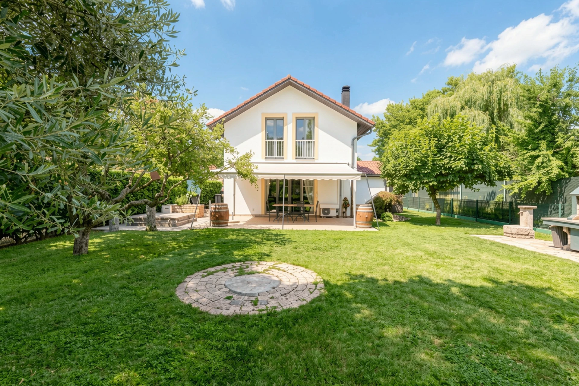 Villa familiale avec jardin arboré dans un quartier résidentiel de Vernier