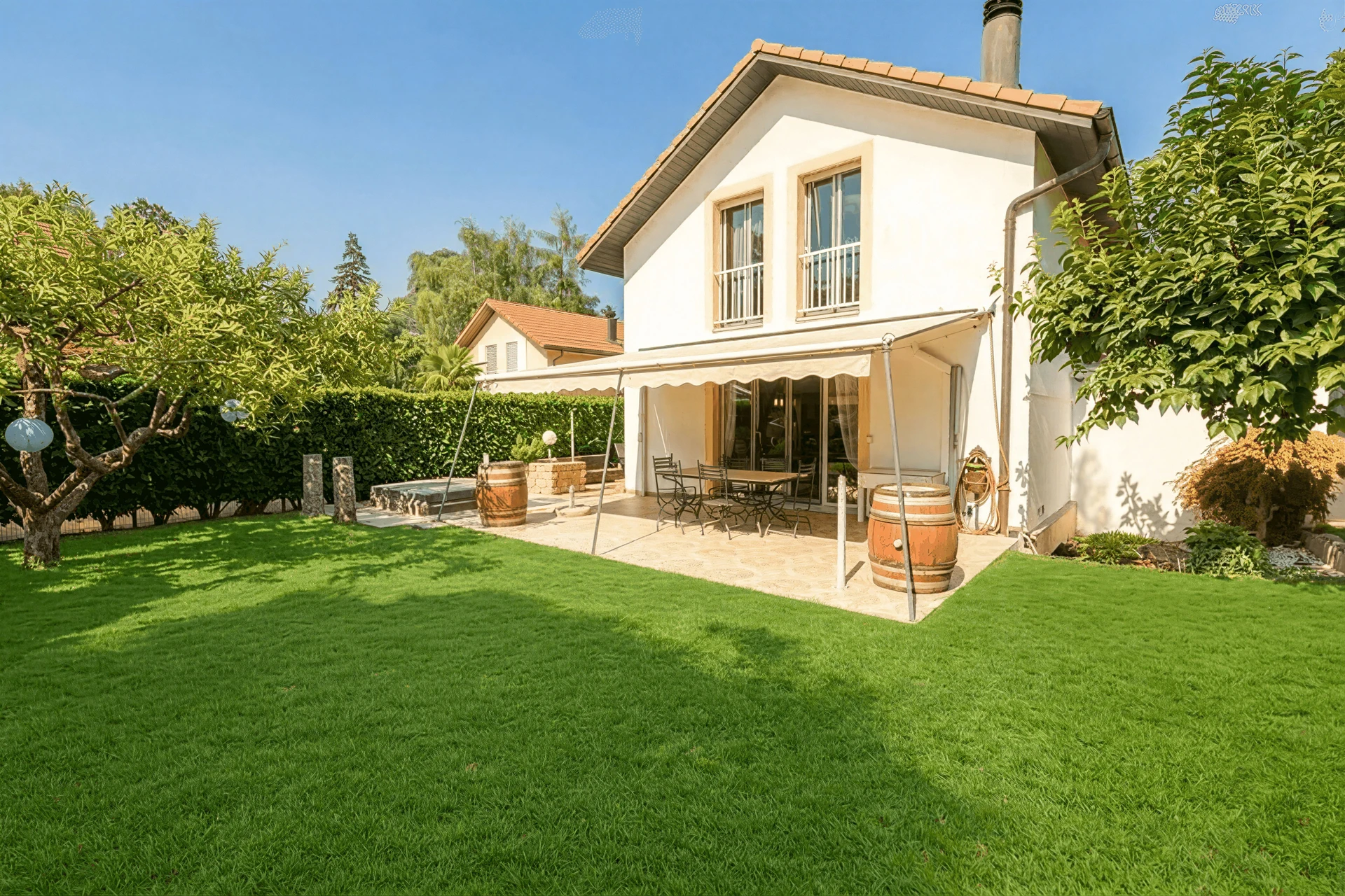 Villa familiale avec jardin arboré dans un quartier résidentiel de Vernier