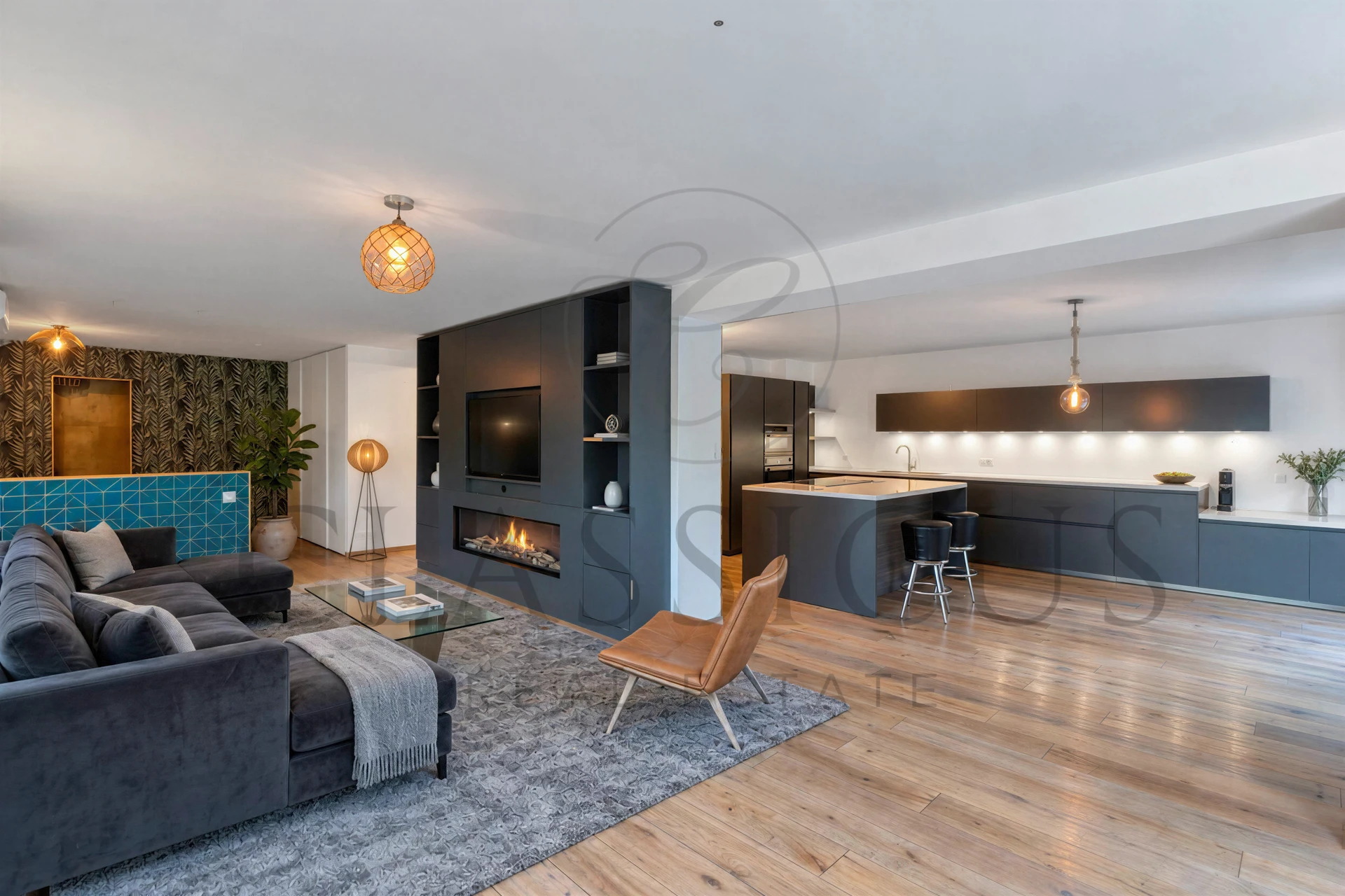 Maison contemporaine avec piscine et rooftop jacuzzi vue lac