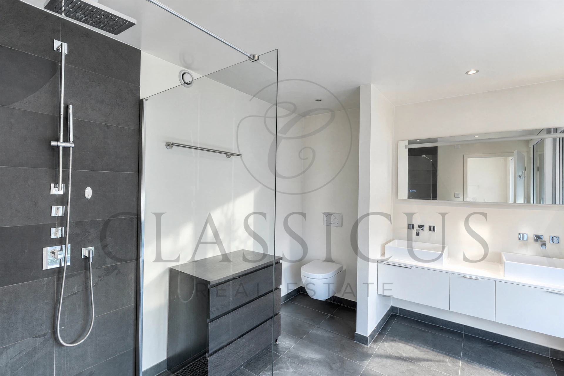 Maison contemporaine avec piscine et rooftop jacuzzi vue lac