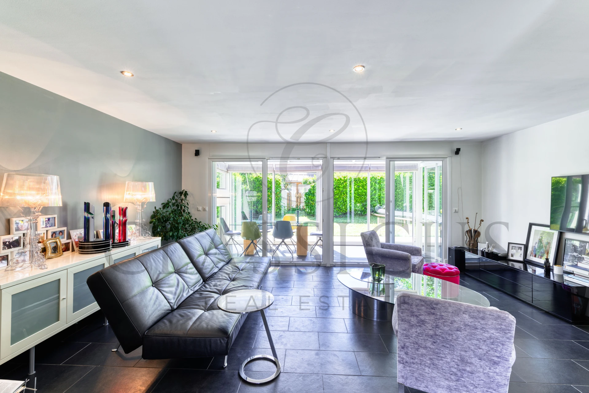Maison familiale en pignon avec jardin privatif, véranda et 4 stationnements