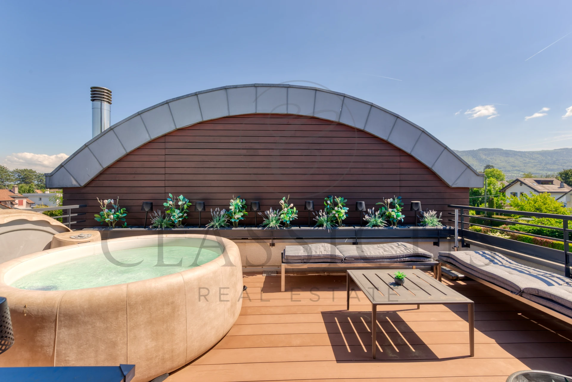 Aux portes de Carouge – Maison contemporaine avec rooftop jacuzzi et jardin paysager