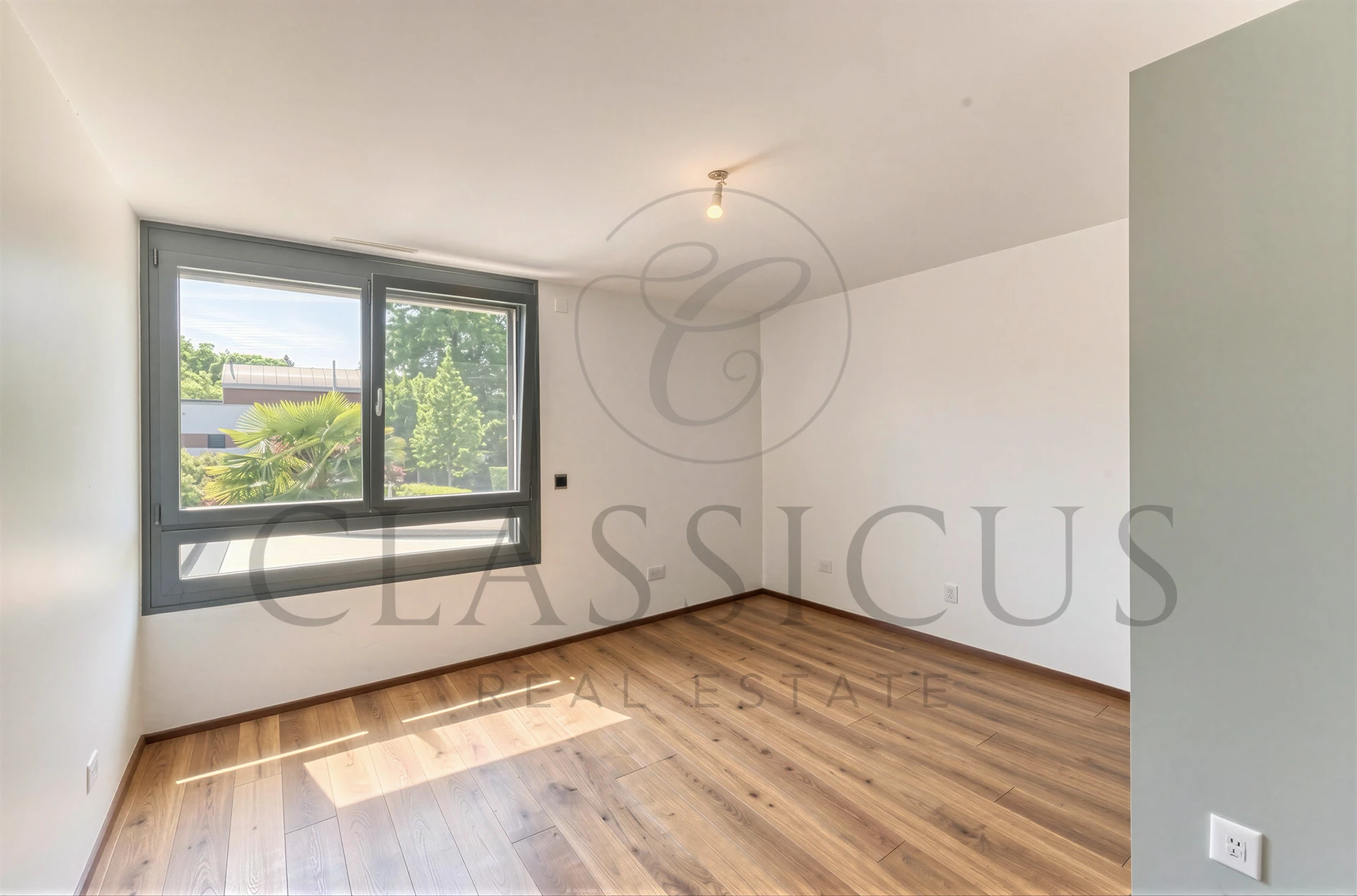 Aux portes de Carouge – Maison contemporaine avec rooftop jacuzzi et jardin paysager