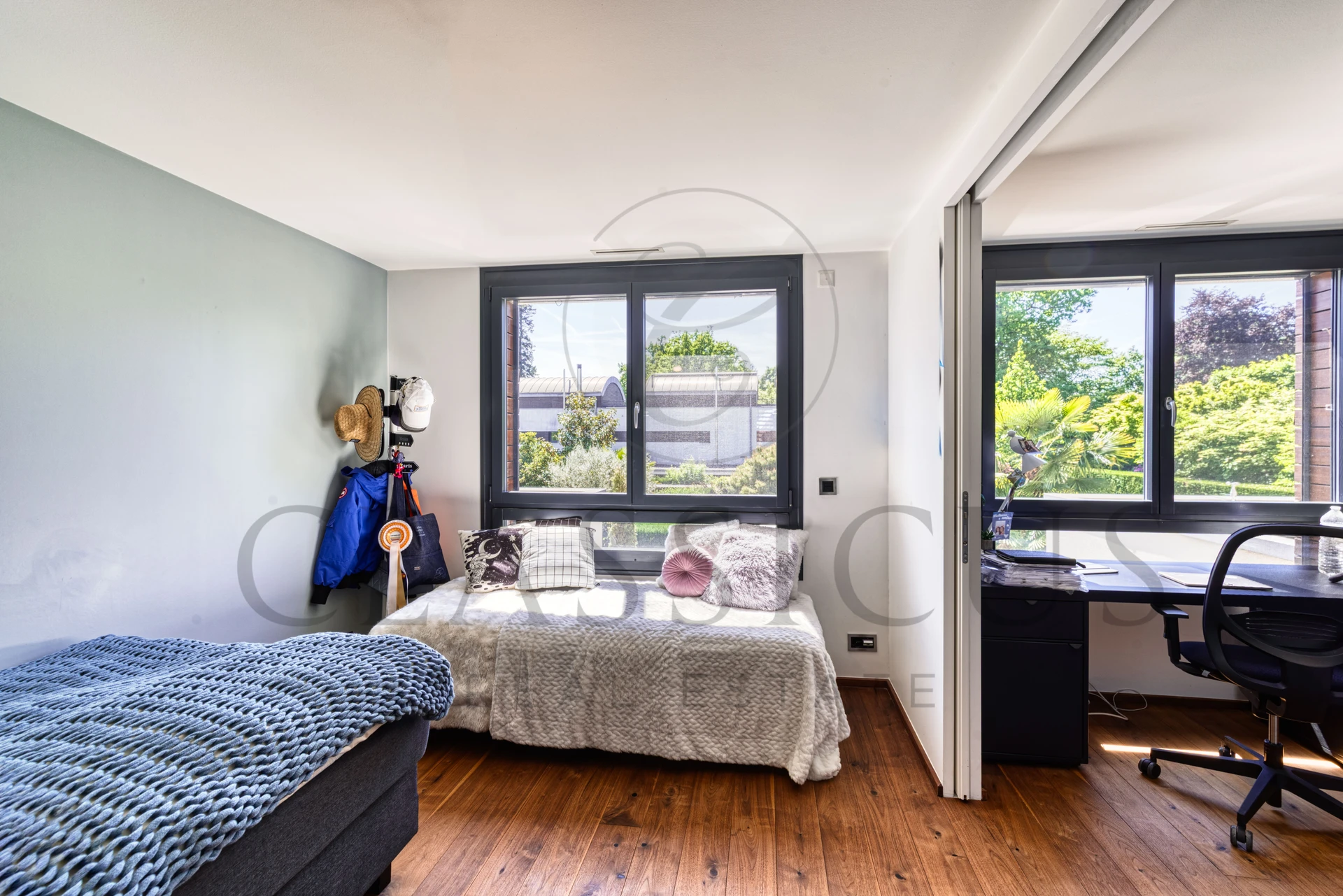 Aux portes de Carouge – Maison contemporaine avec rooftop jacuzzi et jardin paysager