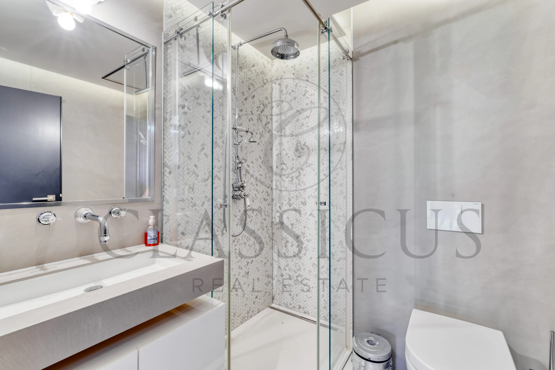 Aux portes de Carouge – Maison contemporaine avec rooftop jacuzzi et jardin paysager