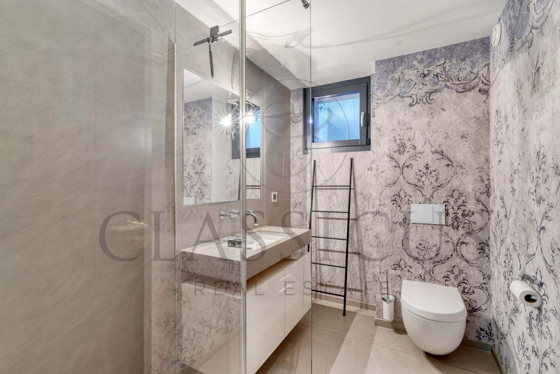 Aux portes de Carouge – Maison contemporaine avec rooftop jacuzzi et jardin paysager