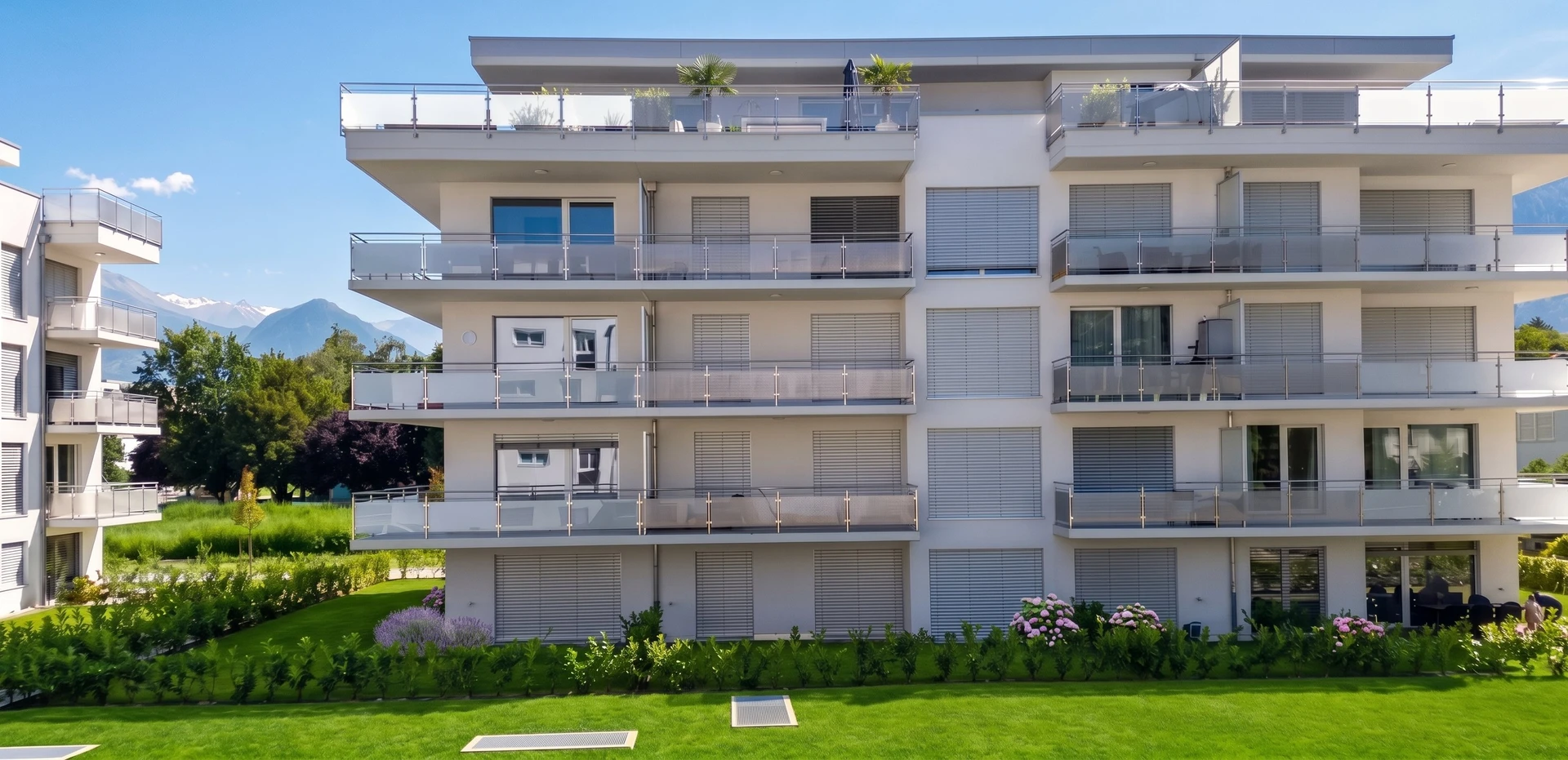 Studio moderne à Sion avec balcon, cave et place de parc