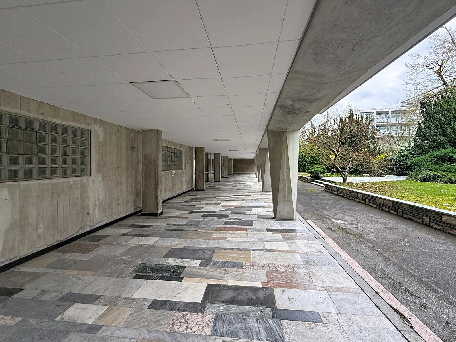 Champel / Parc Bertrand – Appartement 5 pièces en excellent état avec balcon et parking intérieur