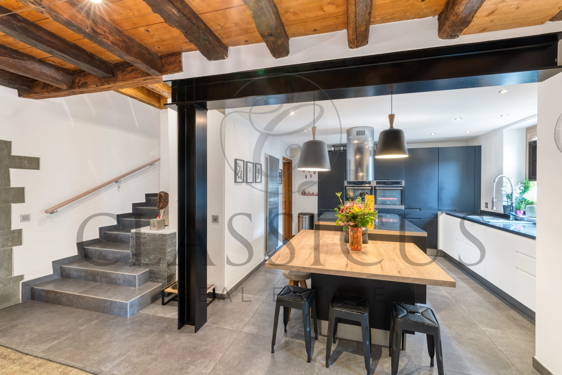 Maison de caractère XVIIIe – 330 m², jardin arboré &#038; terrasse jacuzzi à Aire-la-Ville