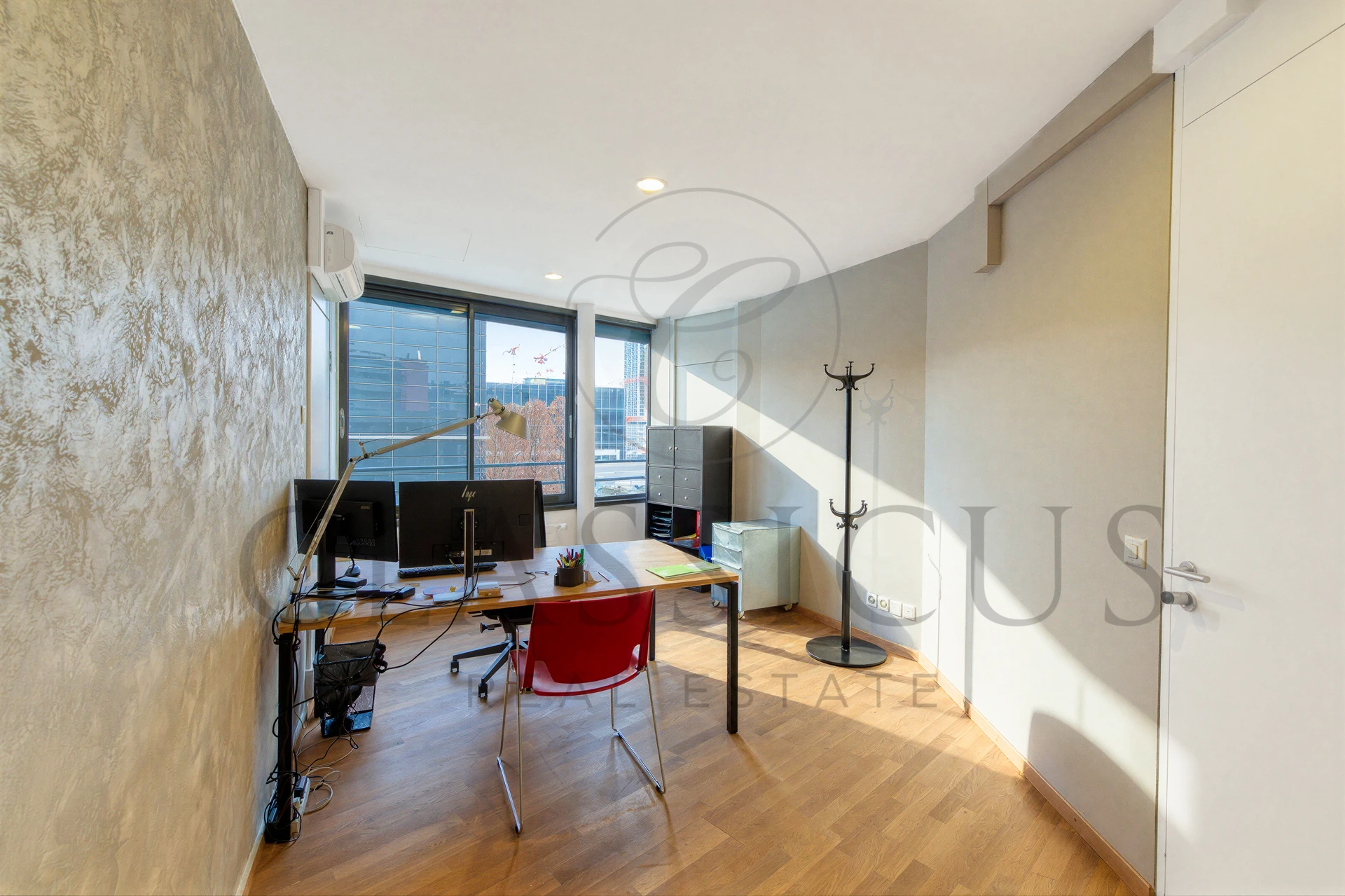 Bureaux professionnels rationnels au 2ème étage – Genève Plainpalais