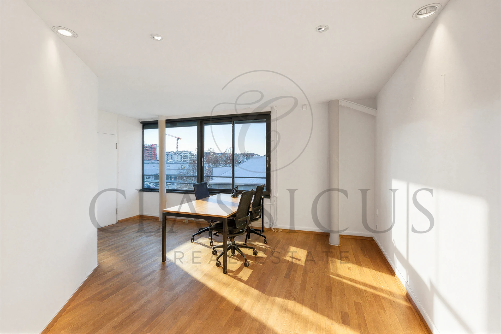 Bureaux professionnels rationnels au 2ème étage – Genève Plainpalais