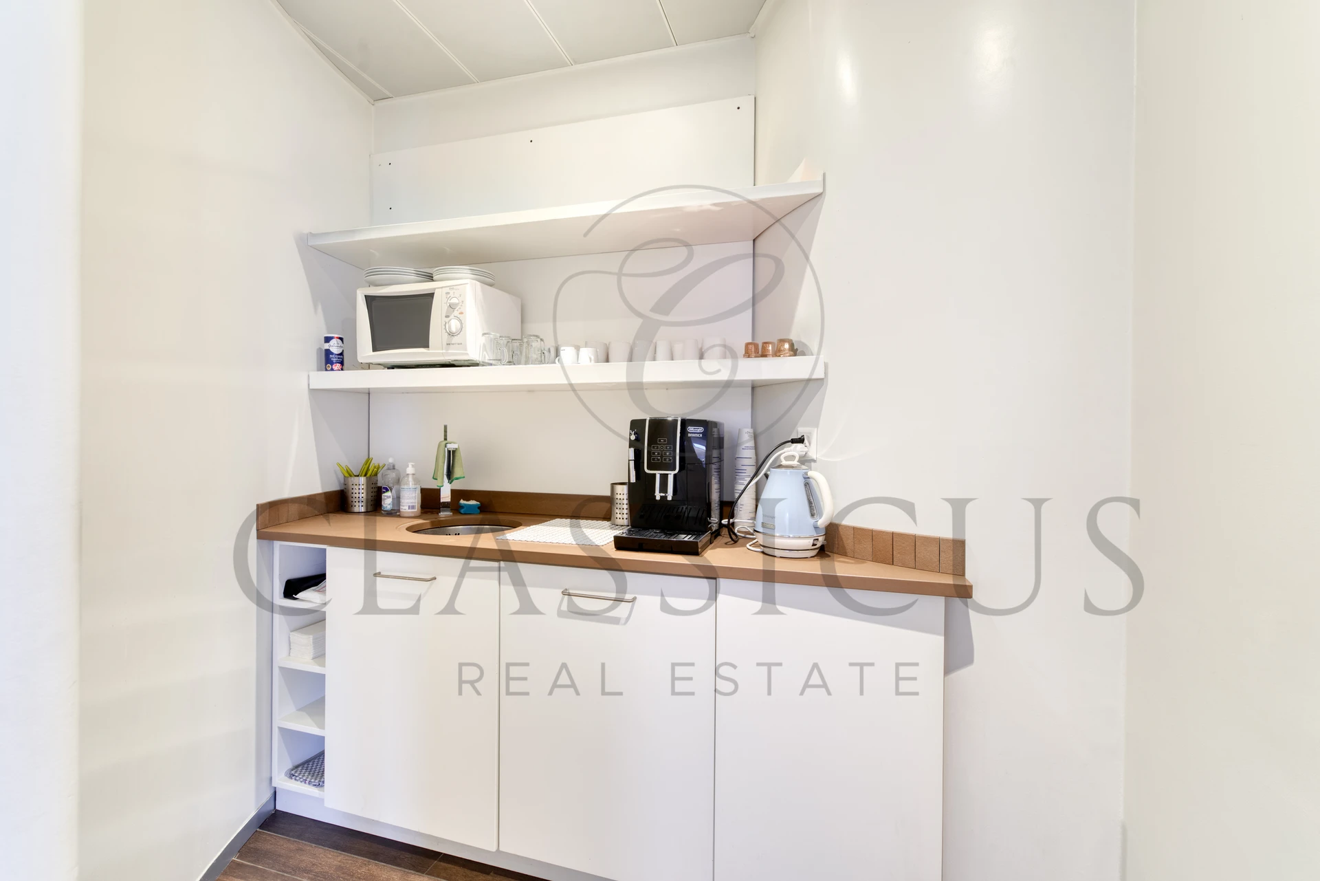 Bureaux professionnels rationnels au 2ème étage – Genève Plainpalais
