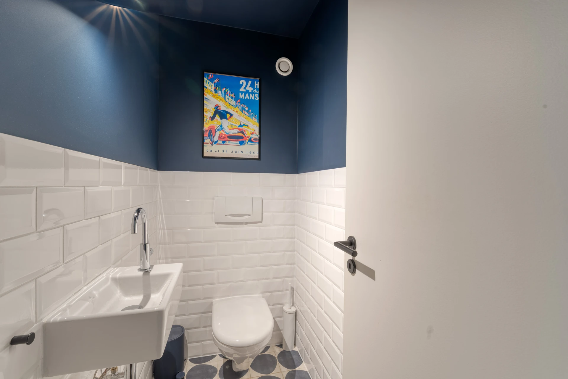 Appartement traversant rénové de 4 pièces avec deux balcons
